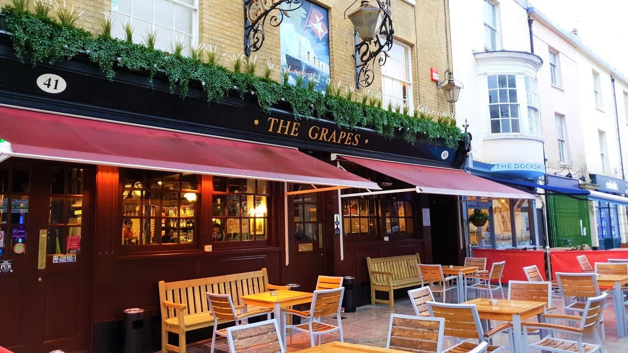 The Grapes Oxford Street Exterior