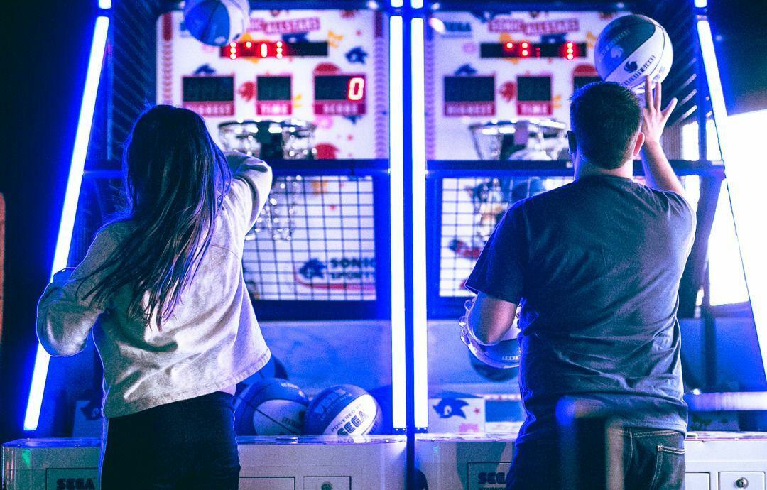 Two people playing basketball in High Score Arcade